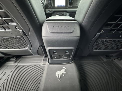 Used 2023 Ford Bronco Black Diamond w/ Sasquatch Package image 14