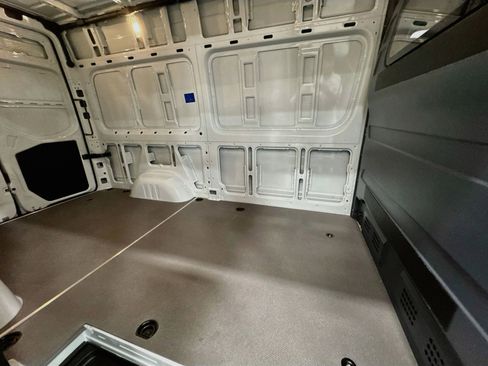Used 2025 Mercedes-Benz Sprinter 2500 image 25