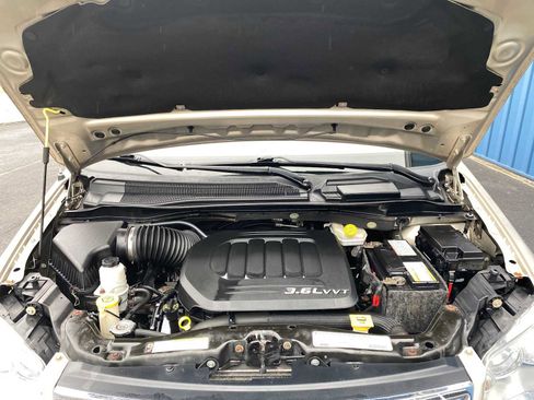 Used 2012 Chrysler Town & Country Touring-L w/ Entertainment Group #2 image 6