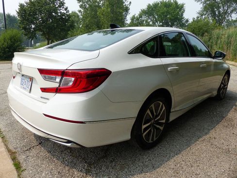 Used 2020 Honda Accord EX image 11