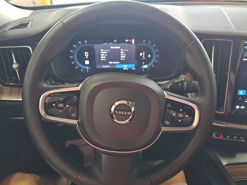 Used 2023 Volvo XC60 B5 Plus w/ Protection Package Premier AWD/4WD image 11