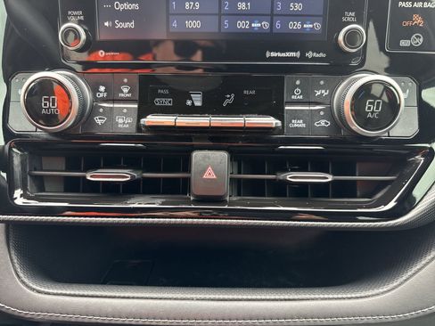 Certified 2021 Toyota Highlander XSE FWD image 17