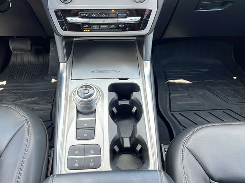 Used 2023 Ford Explorer XLT w/ Equipment Group 202A RWD image 15