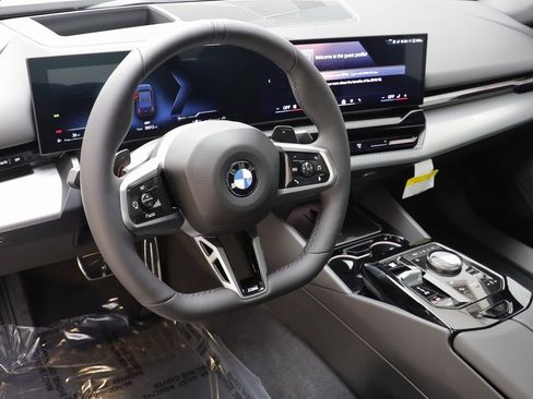 New 2026 BMW 530i xDrive w/ M Sport Package image 7