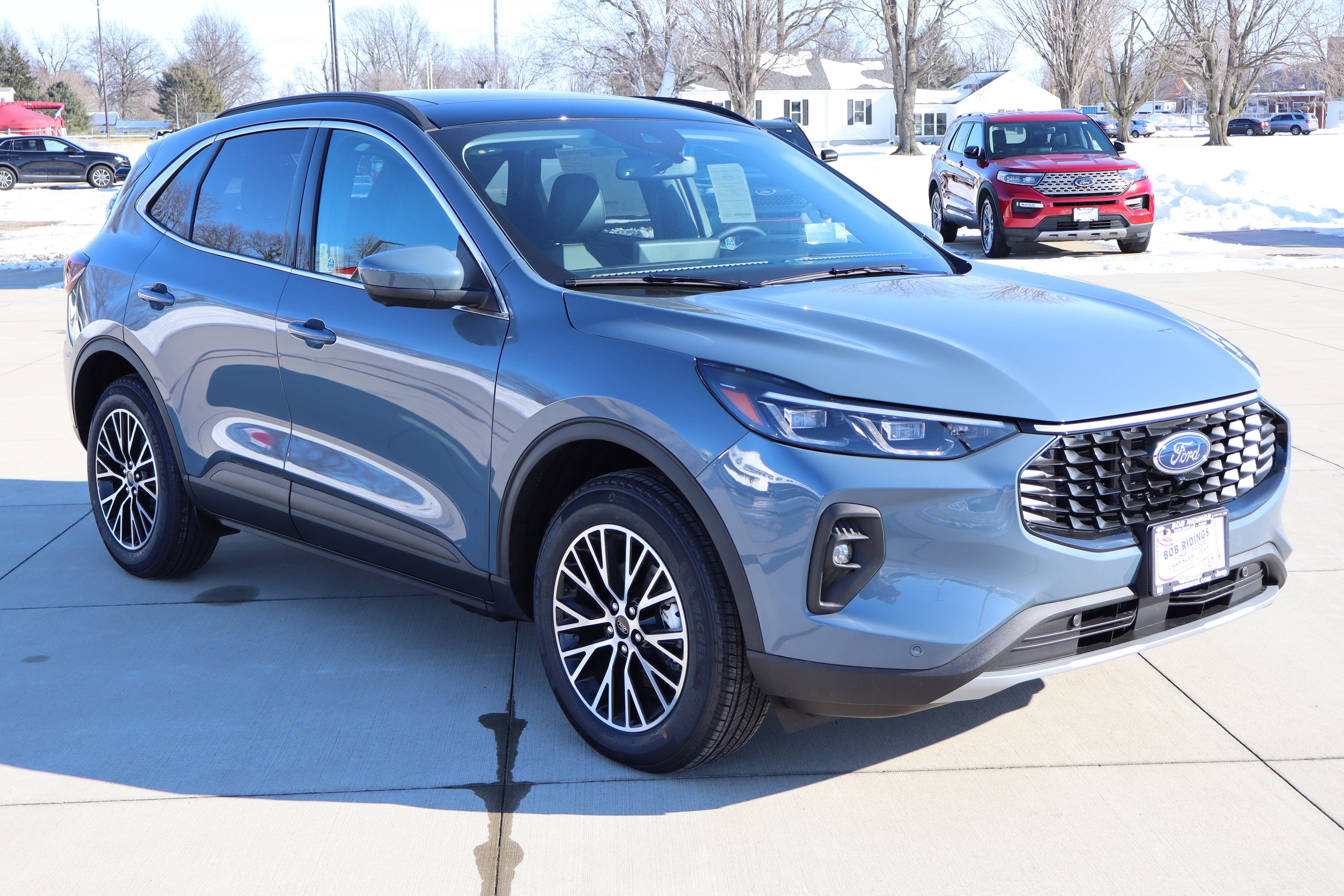 New 2025 Ford Escape SE w/ PHEV Premium Package FWD image 3
