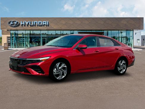 Used 2025 Hyundai Elantra Limited FWD image 2