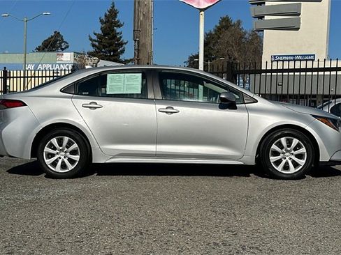 Used 2024 Toyota Corolla LE image 3