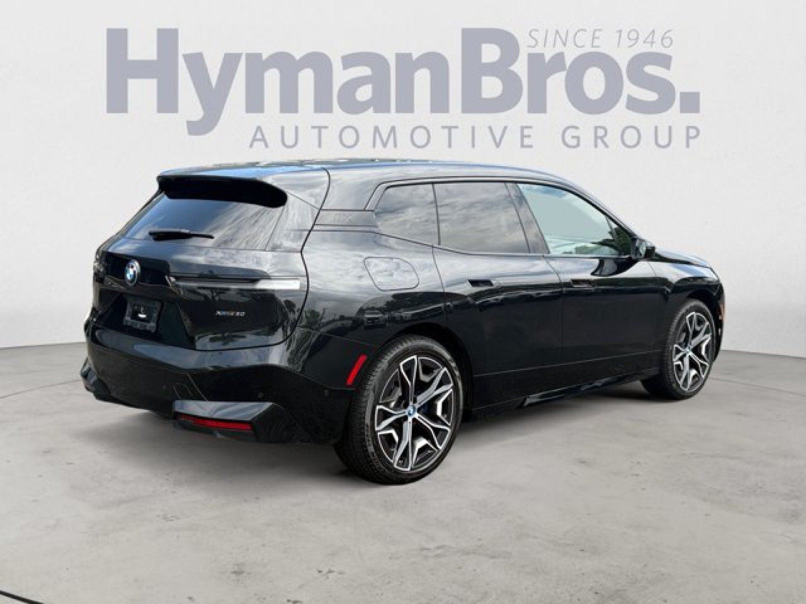 Used 2024 BMW iX xDrive50 w/ Sport Package AWD/4WD image 3