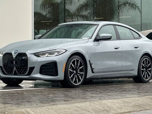 Used 2023 BMW i4 eDrive40 w/ M Sport Package image 7