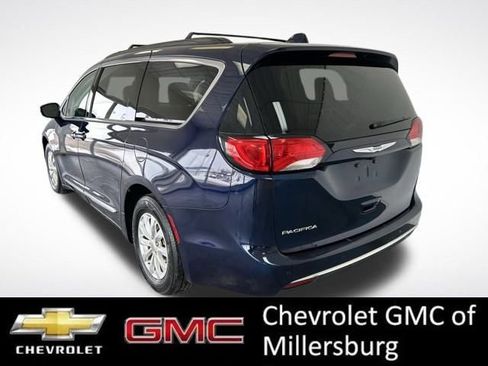 Used 2017 Chrysler Pacifica Touring-L image 6