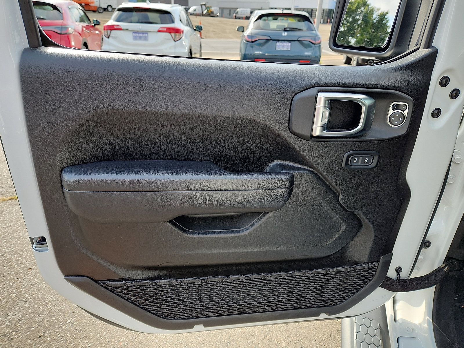 Used 2024 Jeep Wrangler Unlimited w/ Convenience Group AWD/4WD image 13
