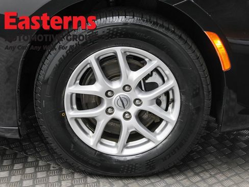 Used 2023 Chrysler Pacifica Touring-L FWD image 31