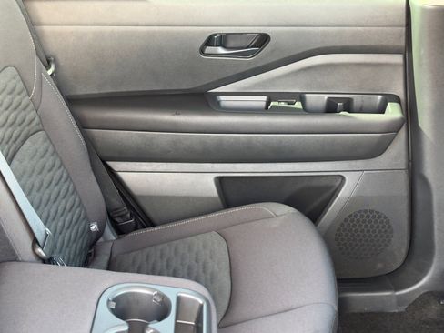 Used 2025 Nissan Pathfinder SV image 11