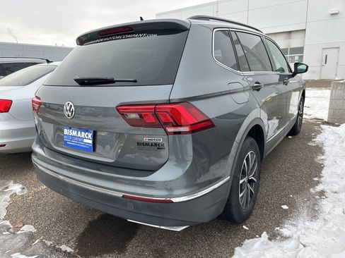 Used 2020 Volkswagen Tiguan SE w/ Panoramic Sunroof Package image 3