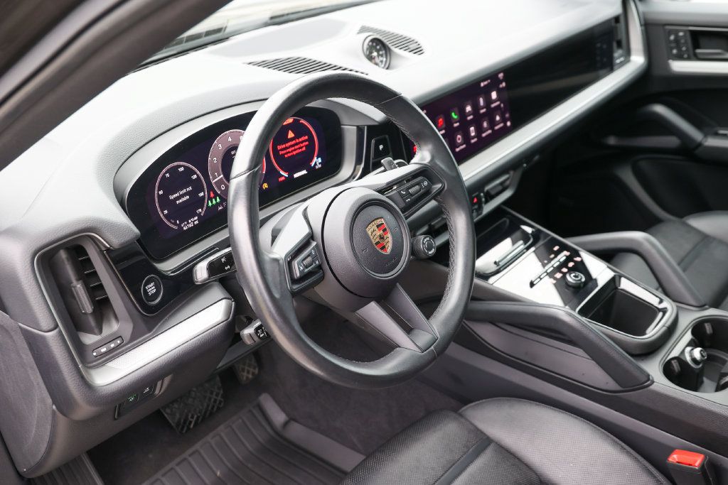 Certified 2024 Porsche Cayenne Coupe AWD/4WD image 4
