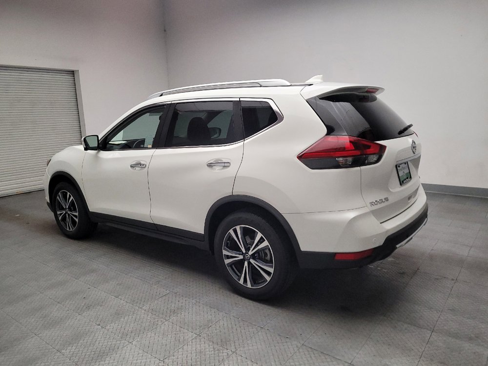Used 2020 Nissan Rogue SV w/ Premium Package FWD image 3