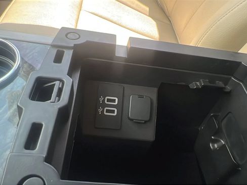Used 2016 Ford Expedition Limited w/ Equipment Group 301A RWD image 16
