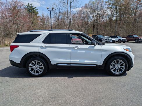 Used 2023 Ford Explorer Limited w/ Limited Technology Package image 2