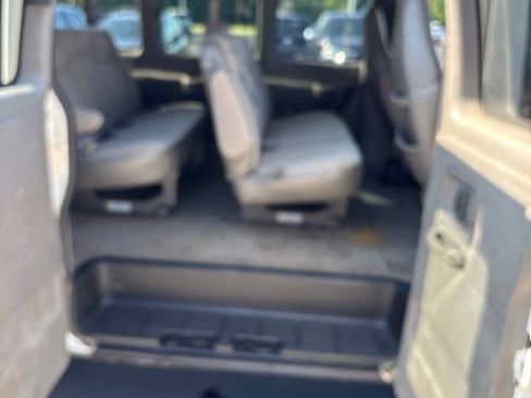 Used 2003 GMC Savana 2500 Extended Passenger w/ Sle Preferred Equipment Group RWD image 8