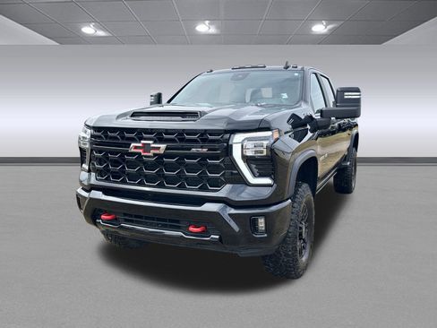 Used 2024 Chevrolet Silverado 2500 ZR2 w/ Technology Package image 7