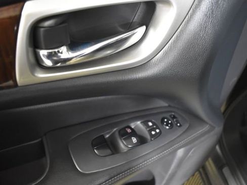 Used 2015 Nissan Pathfinder SL AWD/4WD image 8