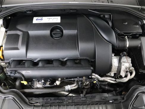 Used 2015 Volvo V60 T6 R-Design Platinum w/ Climate Package AWD/4WD image 29
