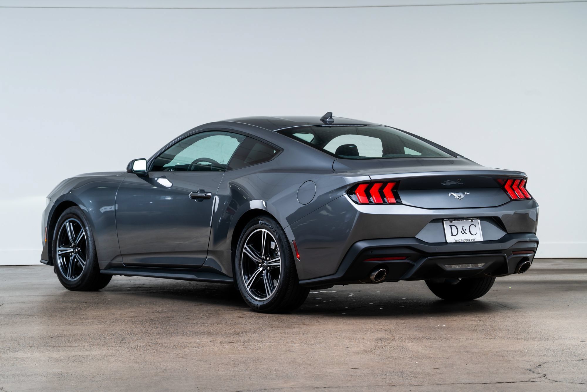 Used 2025 Ford Mustang Coupe RWD image 5
