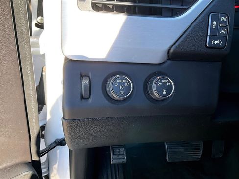 Used 2016 GMC Yukon SLT w/ Open Road Package image 32