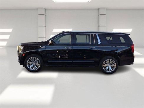 Used 2021 GMC Yukon XL Denali image 2