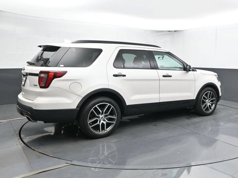 Used 2017 Ford Explorer Sport w/ Equipment Group 401A AWD/4WD image 3