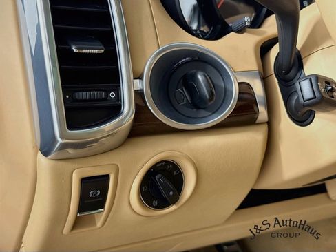 Used 2012 Porsche Cayenne Turbo AWD/4WD image 10