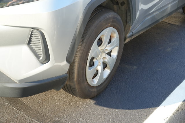Used 2021 Toyota RAV4 LE FWD image 8