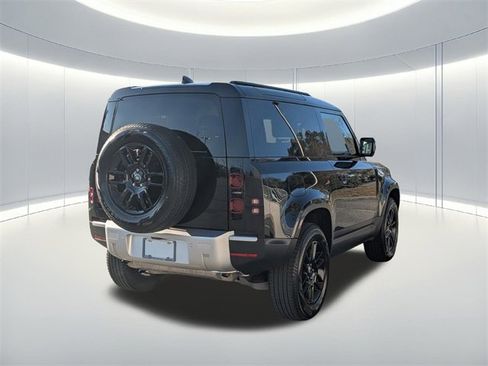 Used 2025 Land Rover Defender 90 S image 5