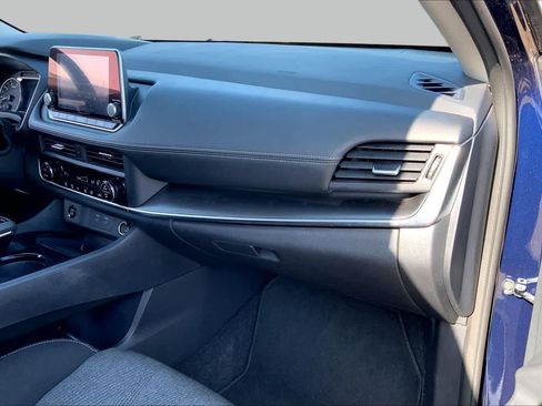 Used 2025 Nissan Rogue SV FWD image 19