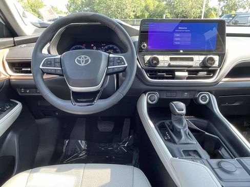 Used 2026 Toyota Grand Highlander FWD image 22
