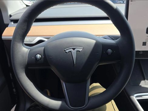 Used 2024 Tesla Model Y Long Range image 10