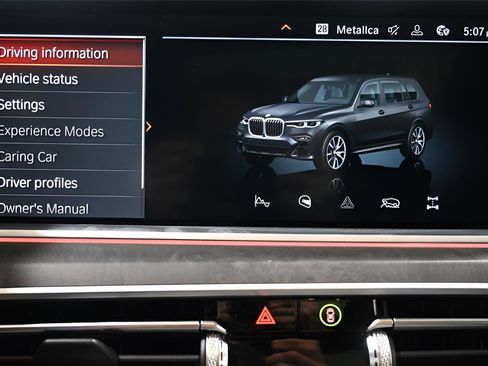 Used 2022 BMW X7 M50i w/ Dynamic Handling Package AWD/4WD image 32