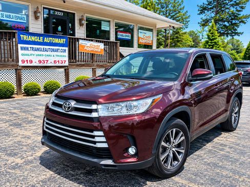 Used 2019 Toyota Highlander Plus FWD image 1