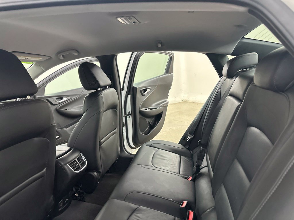 Used 2018 Chevrolet Malibu LT w/ Leather Package FWD image 32