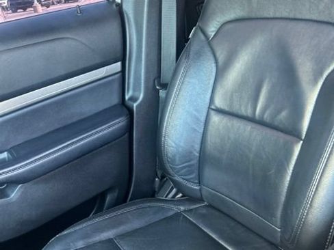 Used 2018 Ford Explorer XLT w/ Equipment Group 202A AWD/4WD image 33