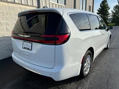 Used 2023 Chrysler Pacifica Touring-L