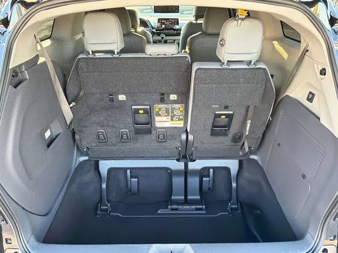 Used 2024 Toyota Sienna XLE w/ XLE Plus Package FWD image 7