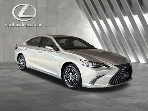 Certified 2025 Lexus ES 300h w/ Premium Package image 5