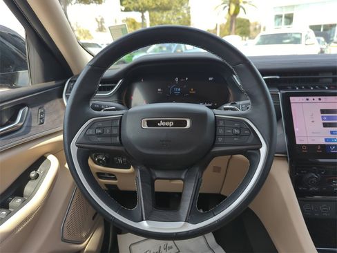 Used 2022 Jeep Grand Cherokee Limited image 25