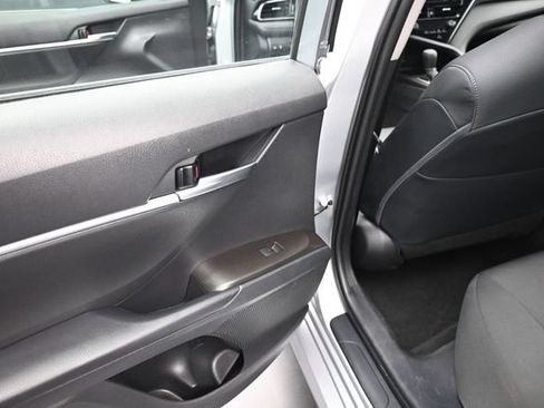 Used 2022 Toyota Camry LE FWD image 17