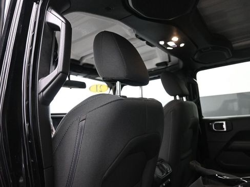 Used 2021 Jeep Wrangler Unlimited Sahara image 24