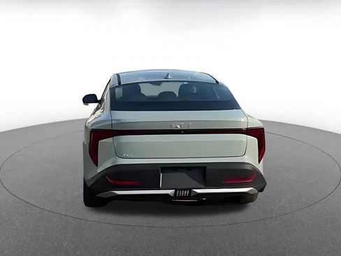 Used 2025 Kia K4 LXS image 11