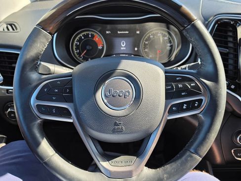 Used 2019 Jeep Cherokee Overland w/ Technology Group AWD/4WD image 13