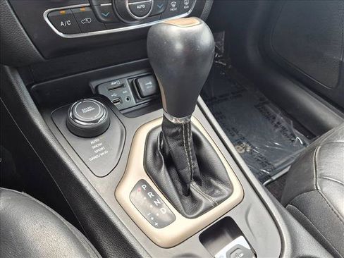 Used 2018 Jeep Cherokee Limited w/ High Altitude Package AWD/4WD image 14