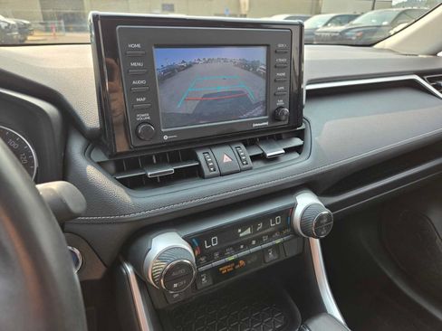 Used 2022 Toyota RAV4 XLE Premium AWD/4WD image 28